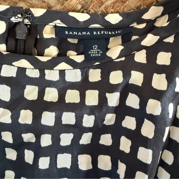 Banana Republic Size 12 Brown & Tan Geometric Silk Blend Dress w/ pleated front - Picture 3 of 8